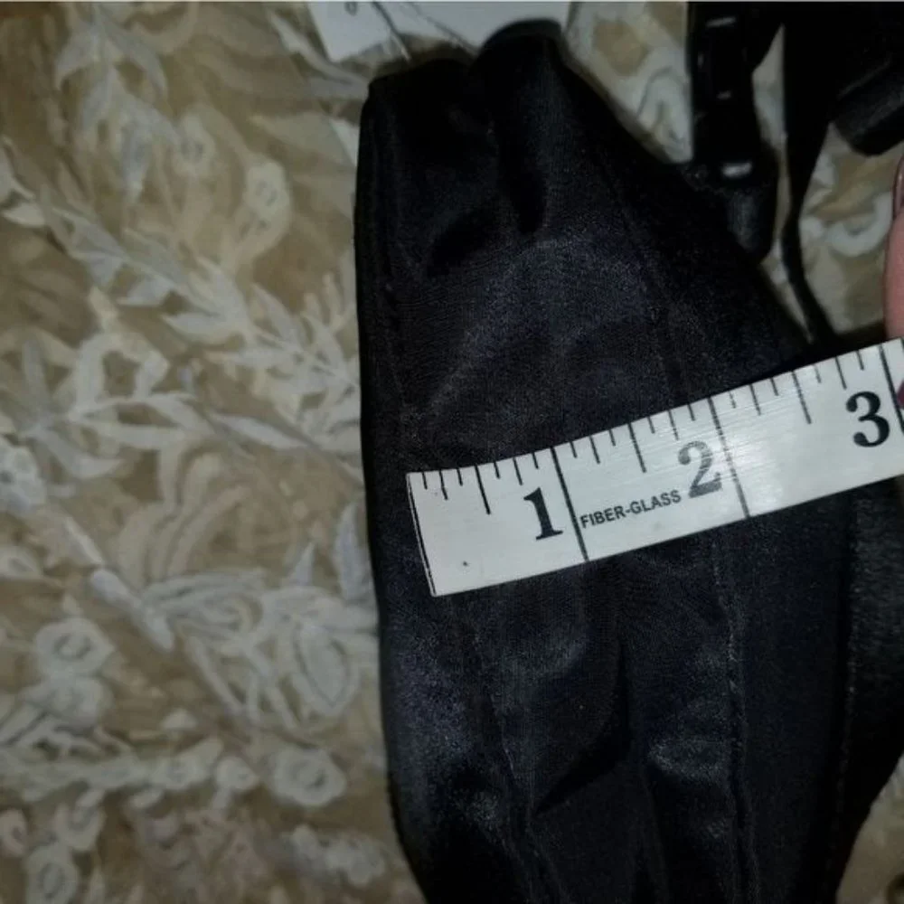 Lululemon Everywhere Belt Bag 1L Original Strap Black Nwt - Picture 4 of 14
